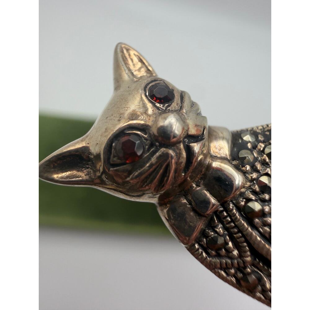 Cat Brooch Sterling and Marcasite red stone eyes - Picture 2 of 5